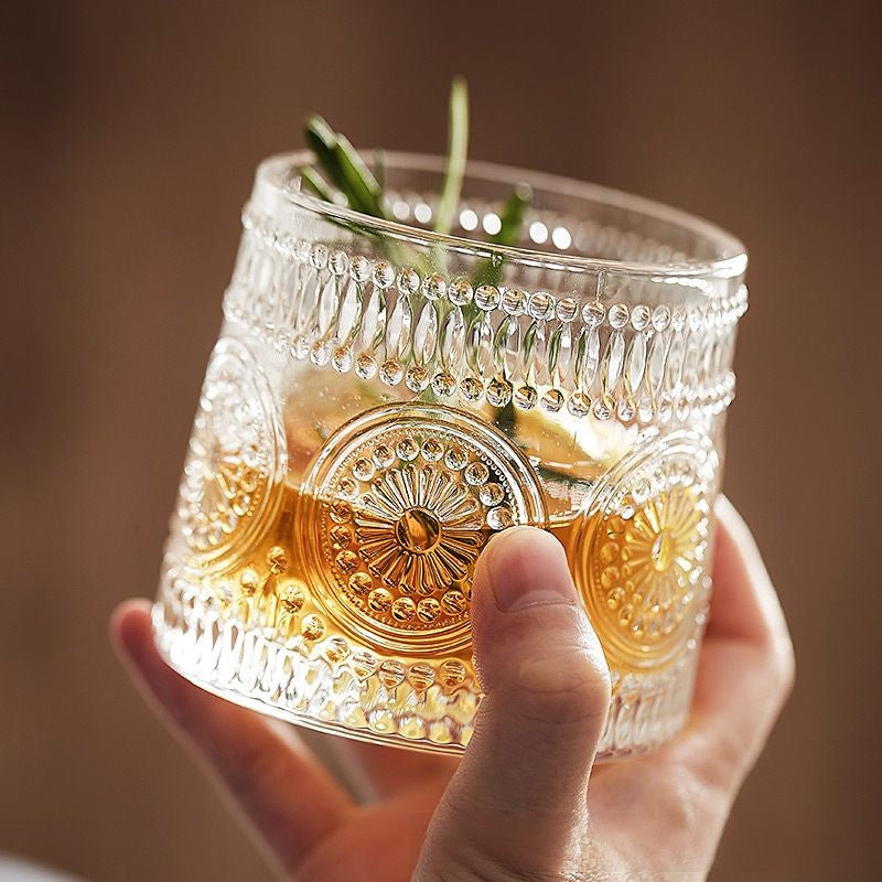 Internet Celebrity INS Style Whiskey Glass - Rotating Tumbler, Creative and High-Value Glass Water Cup for Home, Suitable for Alcoholic Beverages.